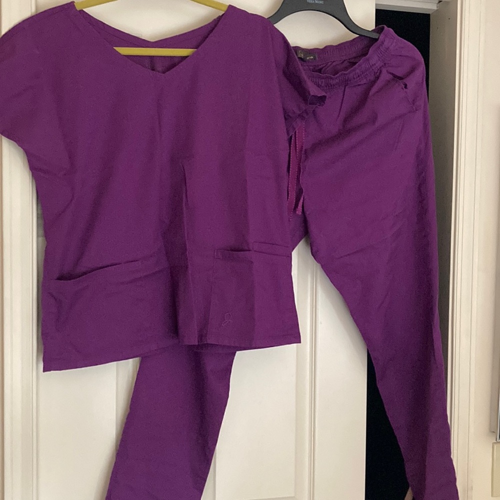 Jaanuu orchid pink/ purple scrub set